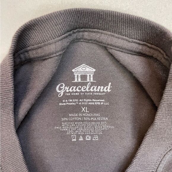Elvis 45 Graceland 2022 Graphic T-shirt Men XL Gray Short Sleeve Music - Picture 4 of 5
